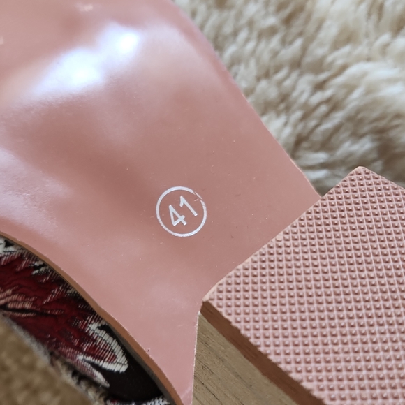 Fabulous NWOT Floral Tapestry Lace Up Cowgirl Western Boho Ankle Boots 👢 🤎💙 - Picture 9 of 16